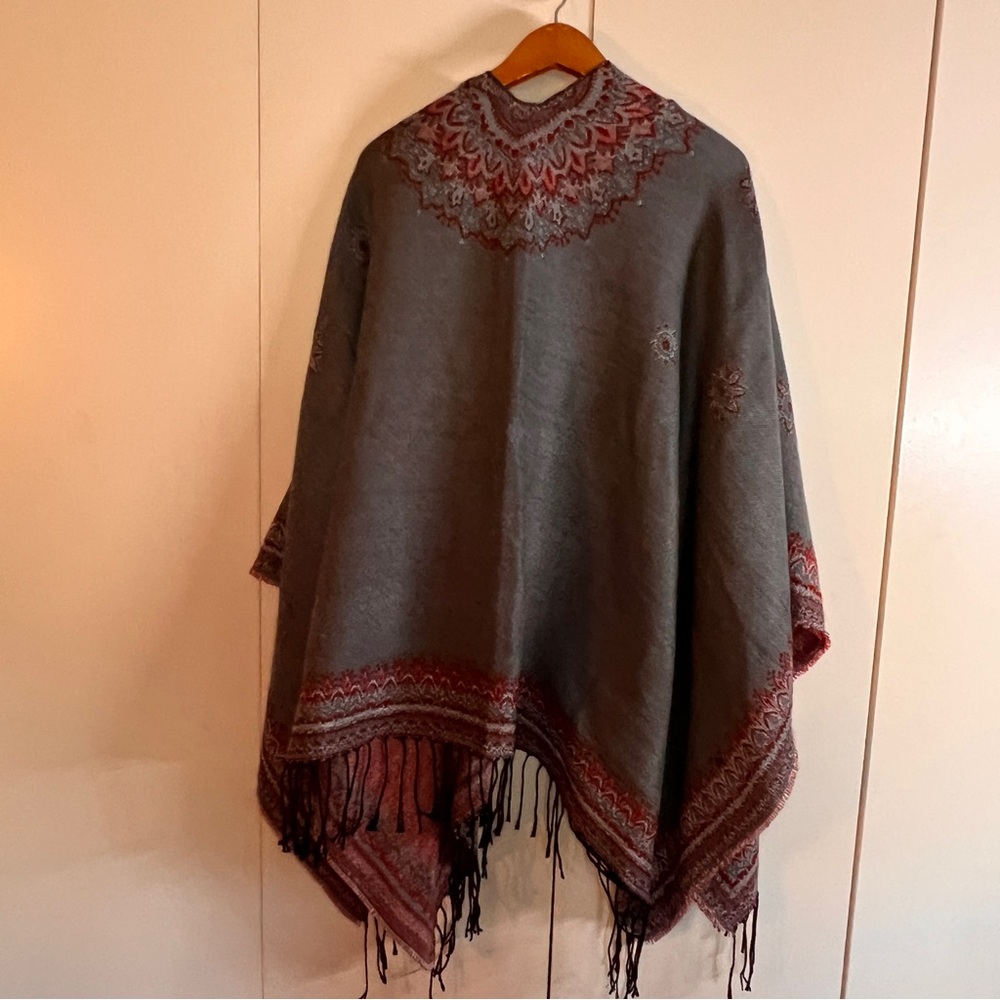 Split Hem Wrap / Sweater Cape - NWT - lightweigh - Picture 4 of 4